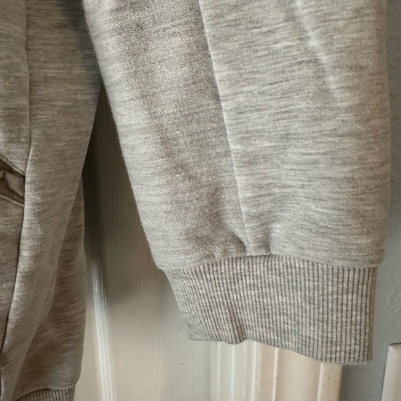 Womens Vera Wang asymmetrical zip sweatshirt.  Size L - Picture 5 of 5